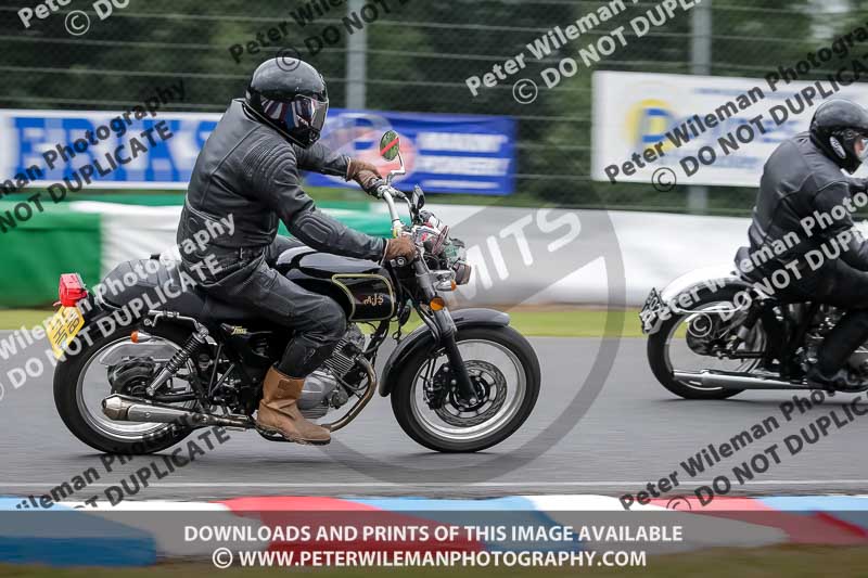 Vintage motorcycle club;eventdigitalimages;mallory park;mallory park trackday photographs;no limits trackdays;peter wileman photography;trackday digital images;trackday photos;vmcc festival 1000 bikes photographs